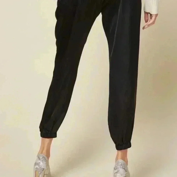 Smooth Operator Satin Cropped Pant - Picture 5 of 5